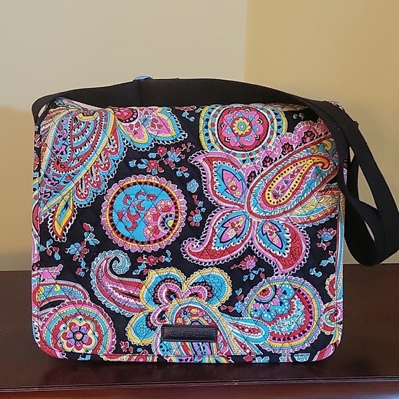 Vera Bradley Handbags - FINAL PRICE Vera Bradley messenger bag
